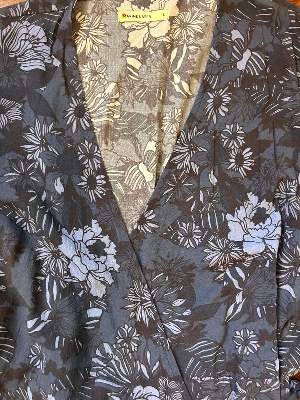 Marine Layer Emlyn Floral Wrap Midi Dress in Navy Blue size L NWOT - Picture 7 of 14